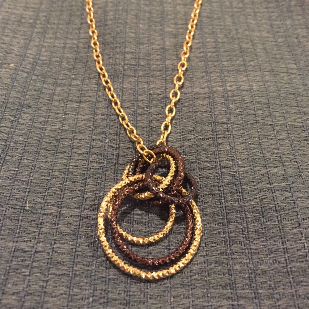 Rope chain pendent on gold chain